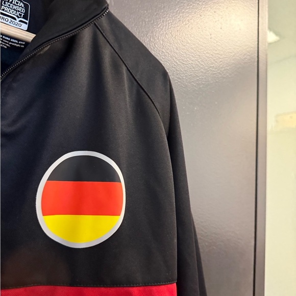 Men's XL soccer zip up EUC Black and Red Bomber Jacket with Emblem - Picture 2 of 11